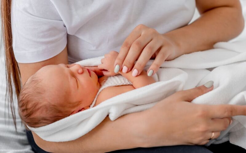 Alternativas al embarazo natural: adopción y subrogación para personas de Houston (Texas)